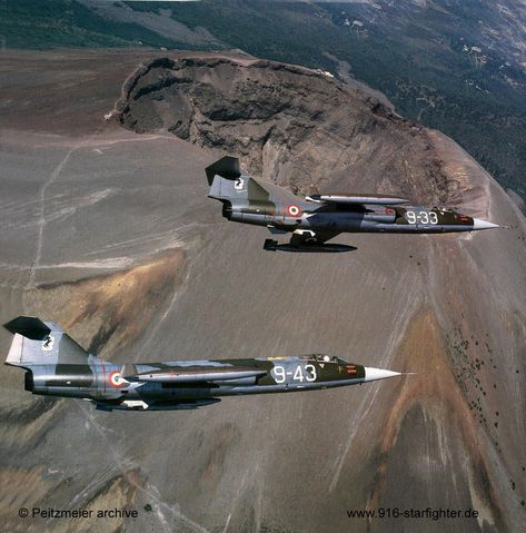 @ClassicNavalAir Boss shot of two Aeritalia F-104S "9-43" and "9-33" of 10° Gruppo with 9° Stormo at Grazzanise over Mt.Vesuvius, 19… https://t.co/juGi2zIk4h Mt Vesuvius, Ace Combat, Italian Air Force, Air Forces, Fighter Pilot, Fighter Planes, Brown Shoe, Military Aircraft, Helicopter