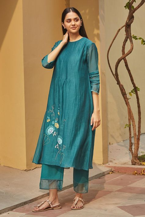 Buy Vaayu Blue Muslin Cotton Applique Pintuck Kurta And Pant Set Online at Aza Fashions Dress Designs For Stitching, Indian Wedding Gowns, Stylish Kurtis Design, Indian Kurti Designs, Muslin Dress, Ikat Dress, Fancy Kurti, Women Dresses Classy, Dress Design Patterns