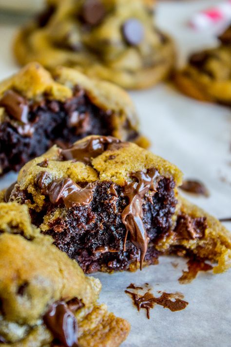 Stuffed Chocolate Chip Cookies, Cookies Bakery, Gourmet Cookie, Brownies And Cookies, The Food Charlatan, Stuffed Cookies, Soft Cookies, Cookie Bakery, Food Charlatan