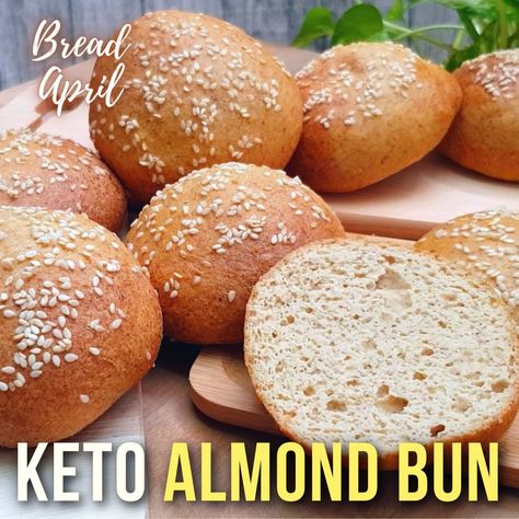 Keto Almond Bun (No Yeast) Keto Burger Bun, Buns No Yeast, Low Carb Buns, Burger Bun Recipe, Keto Rolls, Flaxseed Flour, Low Carb Bun, Burger Buns Recipe, Keto And Gluten Free