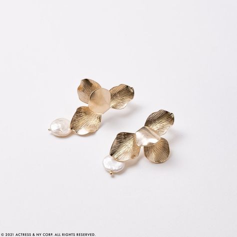 Bridal Jewels, Flower Earring, Anthropologie Jewelry, Gold Pearl Earrings, Fresh Water Pearl, Gold Flower, Flower Earrings Studs, Large Earrings, Drop Earring