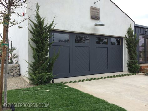 Grey Garage Doors, Black Garage Doors, Contemporary Garage Doors, Double Garage Door, Farmhouse Guest Bedroom, Mint Decor, Wood Garage, Modern Garage Doors, Garage Door Types