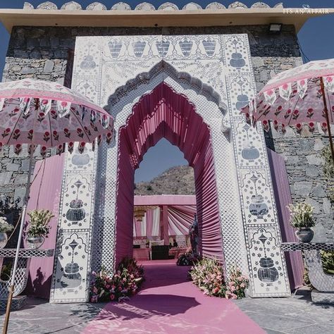 Mirror Theme Decor, Mirror Theme Wedding Decor, Shish Mahal, Mosaic Wedding, Wedding Walkway, Lavender Wedding Theme, Wedding Salon, Classic Wedding Decorations, Desi Wedding Decor