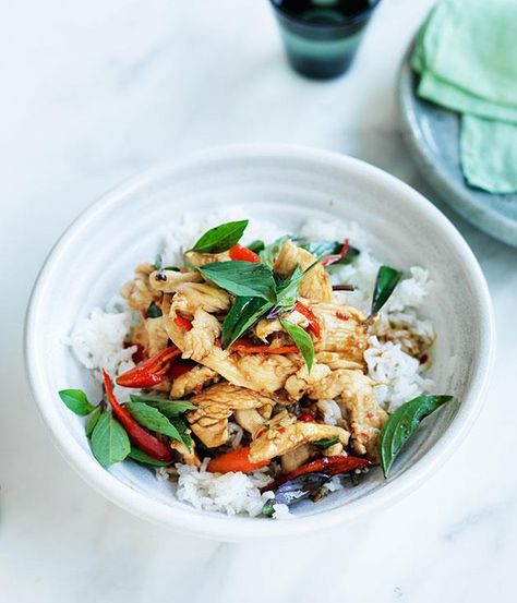 Basil Stir Fry, Best Stir Fry Recipe, Asian Stir Fry Recipe, Recipes Gourmet, Asian Stir Fry, Chicken Dishes Easy, Chilli Recipes, Fried Beef, Holy Basil