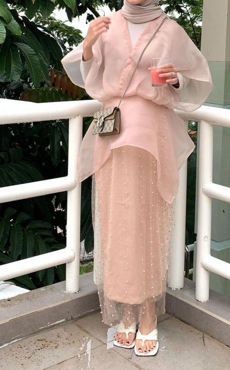 Muslim Dress Simple, Kebaya Modern Hijab Bridesmaid, Organza Outfit, Hijab Bridesmaid, Model Dress Kebaya, Dress Muslim Modern, Bm Dresses, Kebaya Dress, Modern Hijab