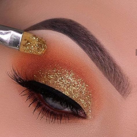 Glittery Eye Makeup, Golden Eye Makeup, Makeup Highlight, Orange Eye Makeup, Gold Makeup Looks, Orange Eyeshadow, Gold Eye Makeup, Orange Makeup, Beautiful Eye Makeup