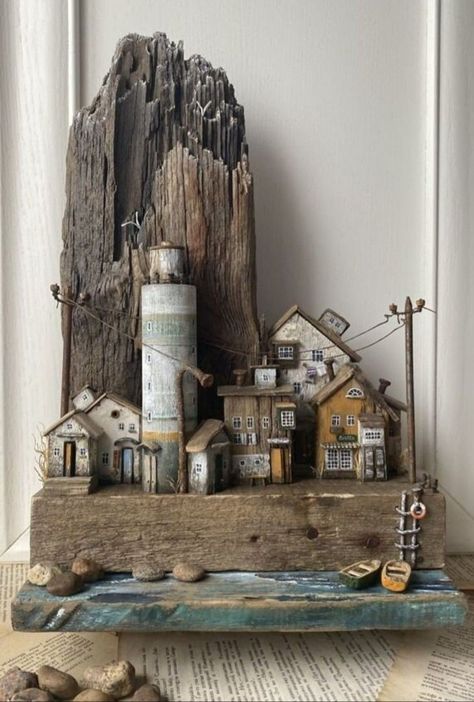 Scrap Wood Art, Driftwood Art Sculpture, Deco Marine, Driftwood Diy, Driftwood Art Diy, Scrap Wood Crafts, Wood Carving Tools Knives, Small Wooden House, Driftwood Projects