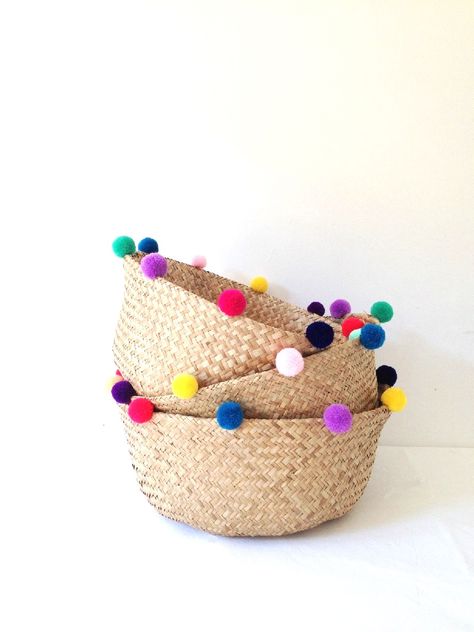 Pom Pom Basket, Wedding Gift Pack, Belly Basket, Pom Pom Crafts, Rope Crafts, Ramadan Gifts, Rope Basket, Paper Crafts Diy Tutorials, Diy Crafts For Gifts