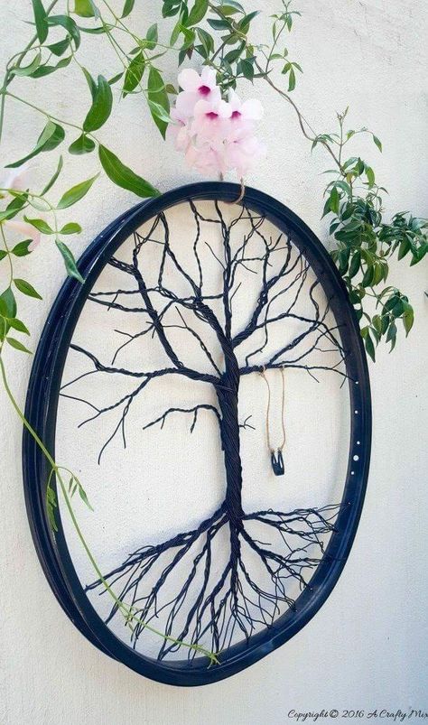 Wheel Crafts, Bicycle Rims, Wheel Craft, Old Bicycle, Metal Tree Wall Art, Bicycle Wheel, Bicycle Art, Old Bikes, Bike Wheel