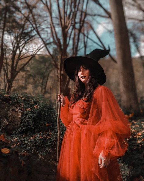 Pumpkin Witch Costume, Witchy Attire, Orange Hijab, Witch Shoot, Witch Costume Ideas, Casta Fierce, Witches Room, Autumn Witch, Bad Witch