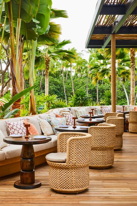 Meyer Davis, Miami Hotels South Beach, Open Air Restaurant, Outdoor Restaurant Design, South Beach Hotels, Outdoor Seating Area, Kona Hawaii, Tropical Resort, Restaurant Lounge