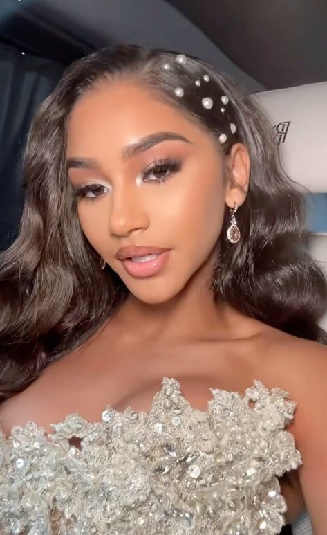 Homecoming Makeup White Dress, Hair Pearls Prom, Prom Hairstyles Accessories, Hoco Hairstyles For Round Faces, Homecoming Hairstyles With Gems, Matric Hairstyles Long Hair, Formal Event Hairstyles Black Women, Pearl Prom Look, Elegant Hairstyles Hair Down