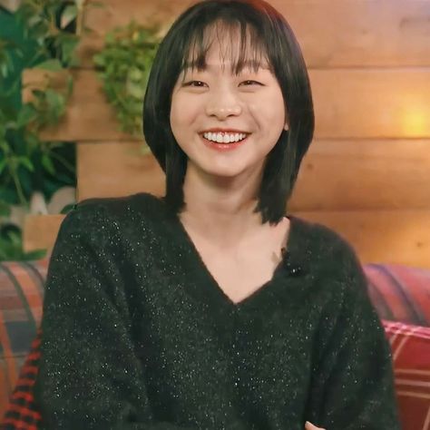 Actresses Aesthetic, Kim Dami, Beloved Summer, Round Face Haircuts, Korean Actresses, Hair Inspo Color, Aesthetic Hair, Round Face, Bobs Haircuts