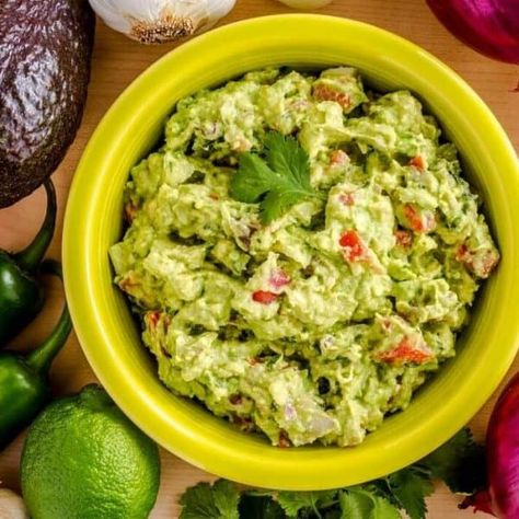 Best Guacamole Recipe Ever - Career Girl Meets... Liver Friendly Recipes, Spinach Chips, Liver Diet Recipes, Kale Chips Baked, Guacamole Ingredients, Baked Kale, Spicy Guacamole, Best Guacamole, Chunky Guacamole