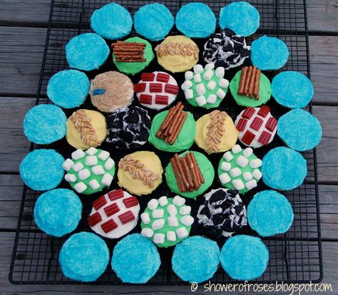 Catan Party, Roses Cupcakes, Game Night Snacks, Campfire Cake, Board Game Party, Game Night Parties, Blue Icing, Settlers Of Catan, Easy Birthday