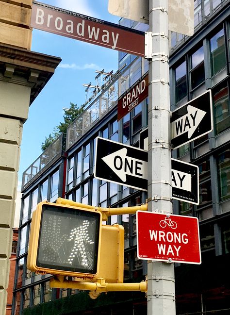 New York Traffic Light, Nyc Street Signs, New York Street Signs, New York Street Sign, Speakeasy Nyc, New York Sign, Street Signage, Street Sign Art, Metro Nyc