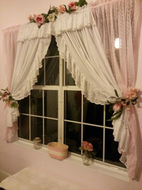 Pink House Interior, Ceiling Remodel, Country Style Curtains, Fantasy Rooms, Closet Decor, Kids Room Inspiration, Diy Sofa, Pretty Room, Vintage Room