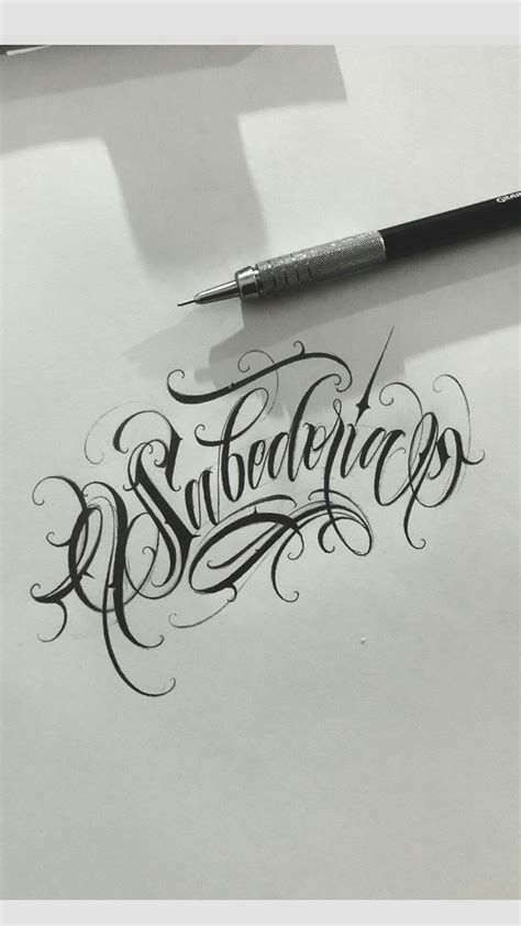 10/jan/2020 - Rebeckah Haborym encontrou este Pin. Encontre (e salve!) seus próprios Pins no Pinterest. Chicano Tattoos Lettering, Tattoo Name Fonts, Font Tato, Tattoo Lettering Alphabet, Tattoo Fonts Alphabet, Tattoo Fonts Cursive, Tattoo Lettering Design, Lettering Styles Alphabet, Chicano Lettering