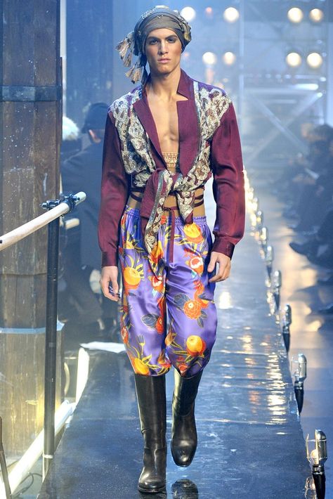 John Galliano Fall 2011 Menswear Collection - Vogue Dior Galiano, Haute Couture Outfits, Mens Runway, 3 Musketeers, Vogue Men, Fashion D, Menswear Fashion Show, Mens Wear, Menswear Fashion