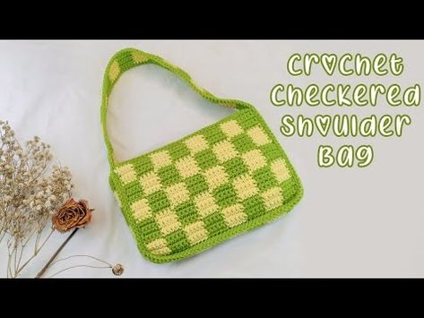 Easy Crochet Checkerboard Shoulder Bag Tutorial | Chenda DIY - YouTube Diy Crochet Bag Pattern, Shoulder Bag Crochet Pattern, Crochet Checkered Bag Pattern, Crochet Shoulder Bag Tutorial, Crochet Bags Tutorials, Tutorial Crochet Bag, How To Make A Crochet Bag, Crochet Checkerboard Pattern, Crochet Bag Tutorials Videos