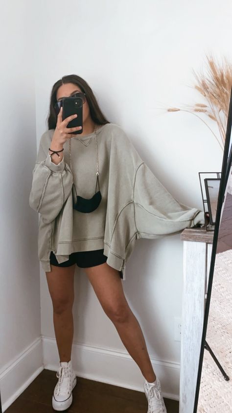 Comfy Outfit Ideas Summer, Lazy Fits Summer, College Class Outfits Comfy, Simple Casual Outfits Comfy Style, Comfy College Fits, First Day Of Class Outfit College, Cute Lazy Day Outfits For Summer, College First Day Outfit, Late Spring Outfits