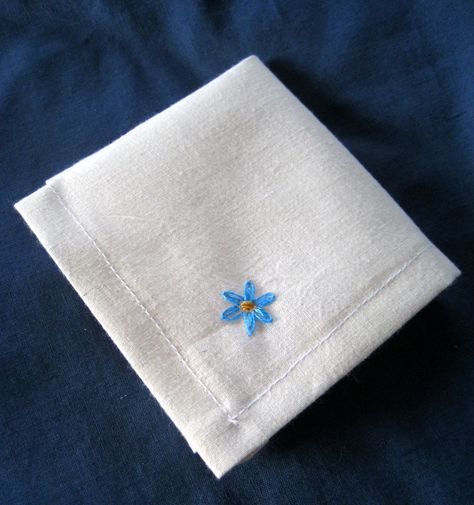 How to Make a Handkerchief in 7 Steps Mens Embroidered Handkerchief, How To Make A Handkerchief, Mint Aizawa, Diy Handkerchief, Handkerchief Diy, Handkerchief Design, Handmade Handkerchiefs, Handkerchief Embroidery, Sewing Men