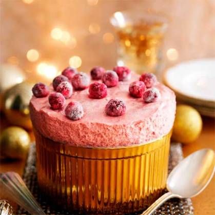 Chilled cranberry souffle I've made this and it's incredible. Entertaining Desserts, Souffle Recipes, Chilled Desserts, Cranberry Cream Cheese, Frozen Cranberries, Delicious Donuts, Mousse Recipes, Food Projects, Frozen Desserts