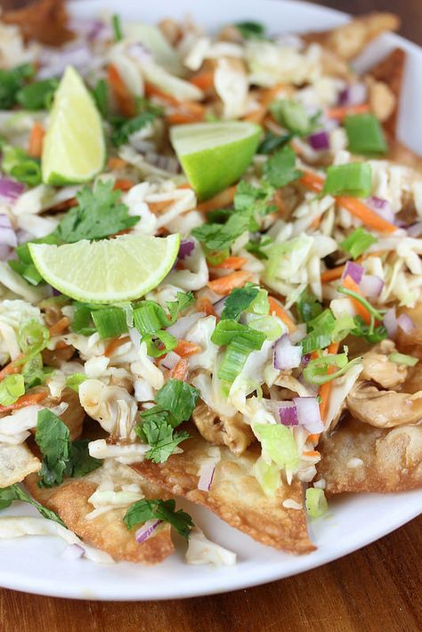 Wonton Chicken, Wonton Nachos, Nachos Loaded, Chicken Nachos Recipe, Nachos Recipe Easy, Won Ton, Loaded Nachos, Chicken Pieces, Chicken Nachos