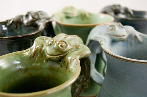 Frog Clay, Pottery Makers, Simon Pearce, Clay Cup, Coffee Obsession, Tea Break, Pottery Cups, Pottery Wheel, Cute Frogs