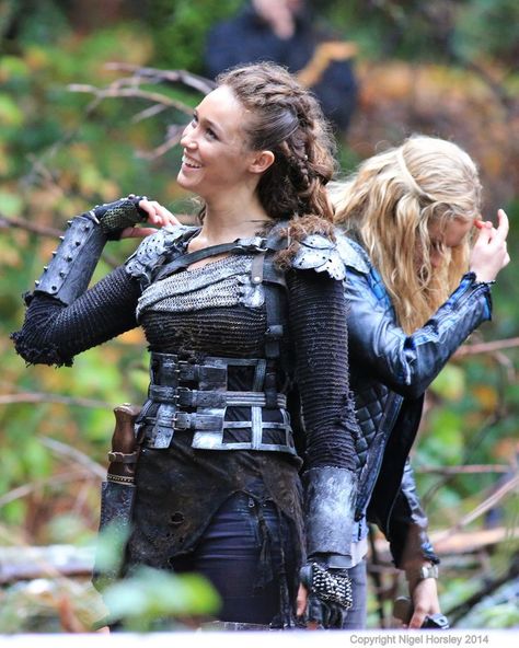 Lexa & Clarke Clarke E Lexa, The 100 Poster, Lexa E Clarke, Commander Lexa, Lexa Y Clarke, Alycia Jasmin Debnam Carey, Clarke And Lexa, Lexa The 100, The 100 Cast