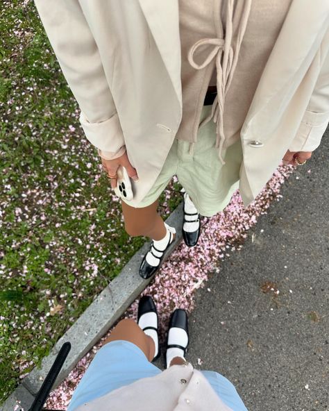 Spring in New York🌸🍃🌷✨ New York Aesthetic Outfits Spring, Aesthetic Outfits Spring, Ugly Clothes, New York Aesthetic Outfits, Ugly Outfits, Spring In New York, City Outfit, New York Spring, New York Aesthetic