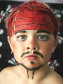 Jack Sparrow Costume Kids, Carnaval Make-up, Pirate Makeup, Snazaroo Face Paint, Jack Sparrow Costume, Obličejové Masky, Pirate Face, Face Painting For Boys, Kids Face Paint