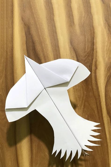 Best Far Flying Plane making With Paper - DIY Easy Paper airplane EAGLE. How To Make Long Range Flying Paper Eagle Airplane - Fold Incredible Fast Paper Plane. #eagleplane #paperbird #flyingeagle Easy Paper Airplane, Flying Paper, Flying Plane, Fly Plane, Paper Bird, Paper Birds, Paper Airplane, Paper Diy, Paper Airplanes