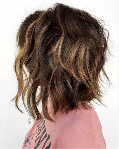 Edgy Bob Haircuts Choppy Layers, Haircut 2020, Short Stacked Haircuts, Perfect Beach Waves, Classic Bob Haircut, Hair 2016, Stacked Haircuts, Long Bobs, Facial Cupping