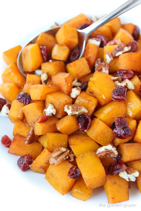 The Garden Grazer: Maple-Cinnamon Butternut Squash Cinnamon Butternut Squash, Butternut Squash Roasted, Garden Grazer, Squash Roasted, Vegan Thanksgiving Dinner, Thanksgiving Meals, Autumn Side Dishes, Easy Vegan Recipes, Zone Diet