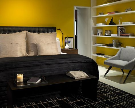 Black Yellow Bedroom Room Ideas, Black And Yellow Bedroom Ideas, Master Bedrooms Ideas For Couples, Couple Bedroom Design, Bedrooms Ideas For Couples, Master Bedrooms Ideas, Bedroom Aesthetic Vintage, Yellow Bedroom Walls, Bedroom Design Diy