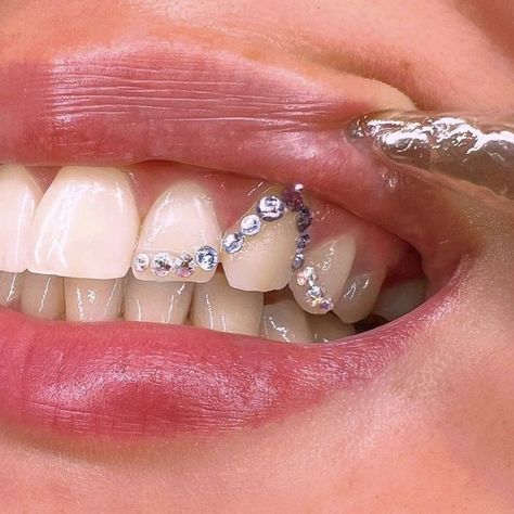 Tooth gem designs you can create with the upgraded tooth gem kit.100+ designs. Photo credit: Pinterest Tooth Gem Designs, Teeth Grills, Teeth Gems, Pretty Teeth, Dental Jewelry, Grillz Teeth, Windows To The Soul, Diamond Teeth, Dope Jewelry Accessories