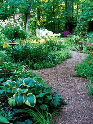 gravel - not very pretty, hard on feet, but cheap and drains well. use rough instead of smooth stones to prevent slippage Walkway Design, Walkways Paths, Gravel Garden, Smart Garden, Diy Gardening, Garden Path, Soil Improvement, Woodland Garden, Garden Pathway