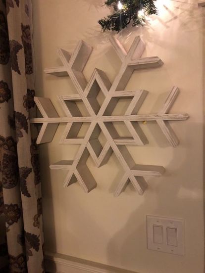 Wooden Outdoor Holiday Decor, Giant Wood Snowflakes Diy, Jenga Block Snowflake, Large Wooden Snowflakes Diy, Diy Wooden Snowflake, Wood Snowflake Diy, Diy Wood Snowflakes, Wooden Snowflakes Diy, Snowflake Shelf