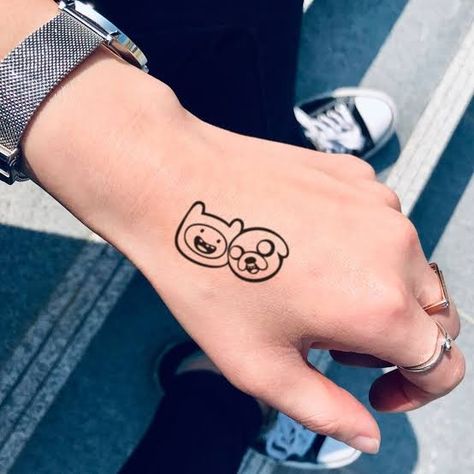 Adventure Time Finn And Jake, Adventure Time Tattoo, Finn And Jake, Nerd Tattoo, Lucet, Doodle Tattoo, Cute Tiny Tattoos, Adventure Time Finn, Finn The Human