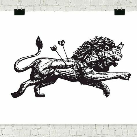 Classic Lion Tattoo, Medieval Lion Tattoo, Lion Traditional Tattoo, Tattoo Peito, Traditional Lion Tattoo, Traditional Tattoo Man, Nature Logo Design, Lion Illustration, Wrist Tattoos For Guys