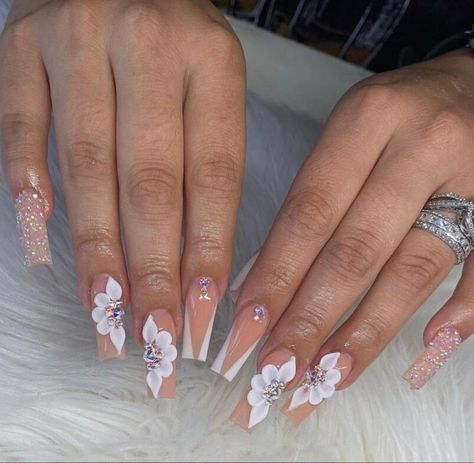 Pretty Nails With Flowers, Wedding Nails For Bride 3d Flower, Nails Design With 3d Flowers, Bridal Nails 3d Flowers, Birthday Nails 3d Flowers, Square Nails With 3d Flowers, White Flowers On Nails, White Bride Nails, White Nails With 3d Flowers