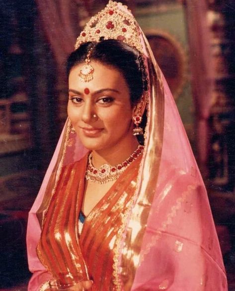 Dipika Chikhalia Sita, Sita Maa, Sita Mata, Sita Photo, Ram Siya, Ram Sita Photo, Bhagwan Ji, Old Film Stars, Indian Mythology