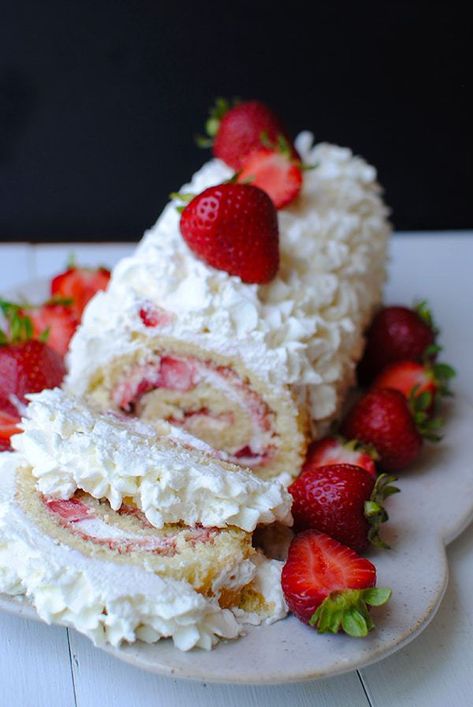 Swiss Roll Cake with Strawberries and Cream | Let's Eat Cake Skillet Rolls, Swiss Roll Cakes, Jelly Roll Cake, Strawberry Roll Cake, Cake With Strawberries, Swiss Rolls, Roll Cakes, Fig Cake, Cake Form