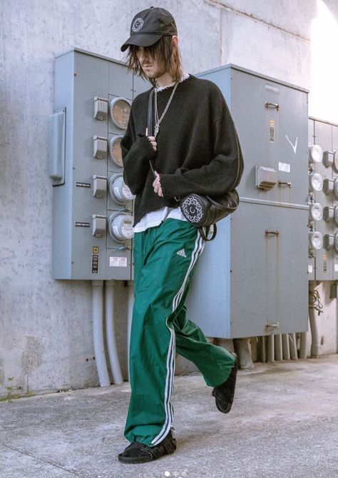 Adidas Track Pants Outfit Men, Track Pants Outfit Mens, Streetwear Track Pants, Trackpants Streetstyle Men, Vintage Track Pants Outfit Men, Vintage Green Pants For Streetwear, Green Adidas Track Pants, Adidas Track Pants Outfit, Streeet Style