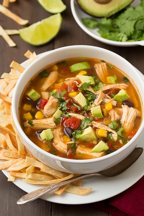 This Slow Cooker Chicken Tortilla Soup is a must have recipe! Easy prep yet so flavorful and delicious! Perfect for chilly days. Slow Cooker Chicken Tortilla Soup, Chicken Slow Cooker Recipes, Chicken Tortilla, Chicken Tortilla Soup, Cooking Classy, Sopot, Think Food, Frozen Chicken, Tortilla Soup