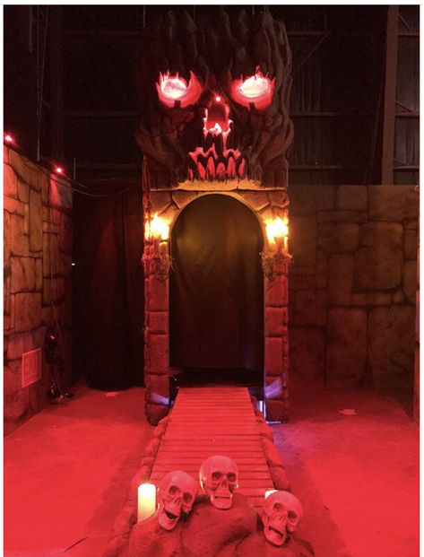 Prison Haunted House Ideas, Halloween Dungeon Ideas, Jungle Project, Halloween Entrance, Haunted House Ideas, Darien Lake, Haunted Maze, Halloween Castle, Halloween Maze