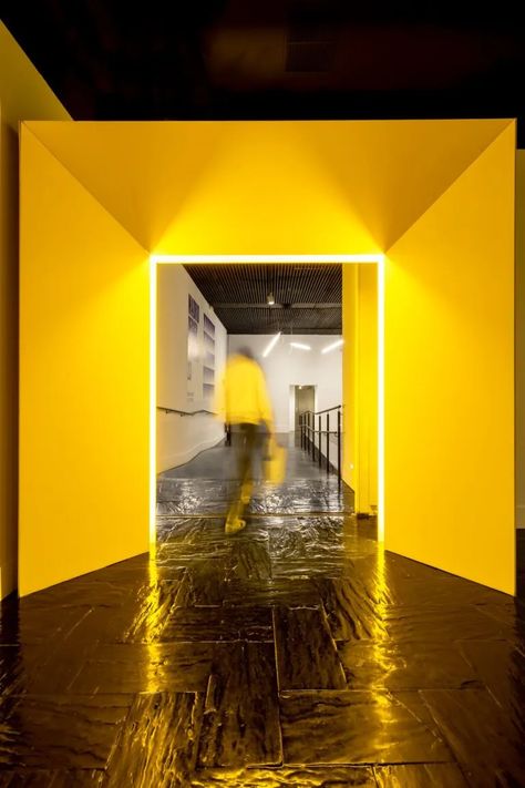 Event Branding Ideas, Exhibition Entrance, Neon Window Display, Yellow Flower Installation, Mirror Exhibition Art Installations, Yellow Art Installation, Led Screen Wall Exhibition, Entry Design, Black Windows