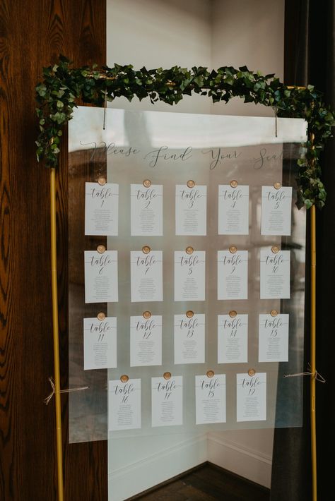 Wedding Seating Chart Ideas Acrylic, Green Seating Chart Wedding, Welcome And Seating Chart Sign, Hanging Seating Chart Wedding, Sitting Charts For Weddings, Seating Chart Arch, Wedding Sitting Chart, Wedding Sitting Plan, Green Wedding Seating Chart