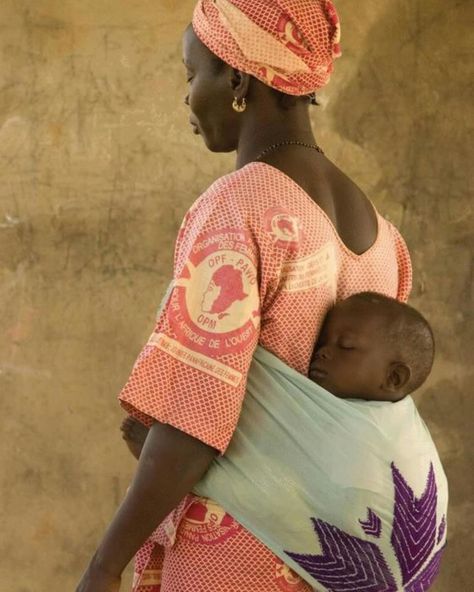 Happy Mother’s Day to all the mothers in every capacity! Your role is irreplaceable. Today, take a moment to bask in the admiration and appreciation we have for you. You deserve all the love and time for yourself 💕 [Photos from Pinterest] #CherishedMoments #SelfCareSunday #MomLove #Ankaraheadwrap #Headwraplife #Headwrapinspiration #Ukblackowned #Ukblackbusiness #Buyblackfirst#Headwrapstyles #smallbusinessowneruk #Headwrapping #Headwrapswag #Headwrapstyles #Headwraplife #Headwrapsla... African Mother And Child, To All The Mothers, Black Motherhood, Mama Africa, African Babies, Afrique Art, Foto Portrait, Afrikaanse Kunst, Drawing People Faces